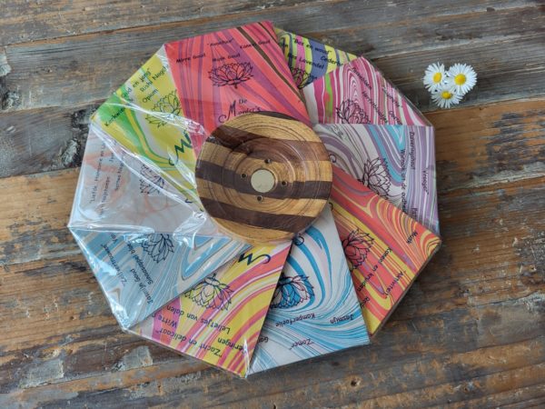 Cadeau verpakking 30 x 2 korte wierook stokjes inclusief wierookhouder