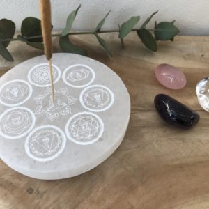 Wierookhouder Seleniet rond 7 chakra symbolen