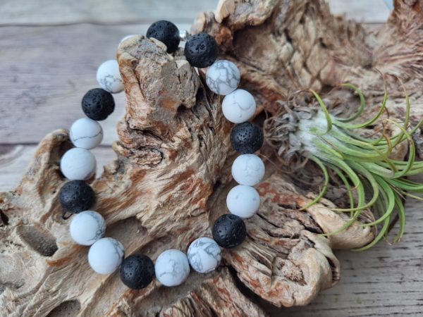 Armband Howliet met Lava steen 10 mm