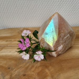 Angel aura roze Amethist punt half geslepen/half ruw nr.3