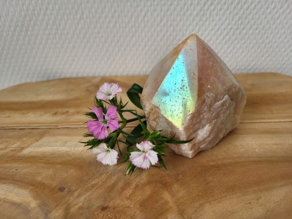 Angel aura roze Amethist punt half geslepen/half ruw nr.3