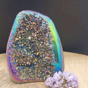Regenboog (titanium) aura amethist Geode nr.1