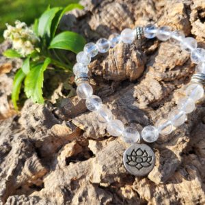 Armband Bergkristal met lotus bedel 8 mm
